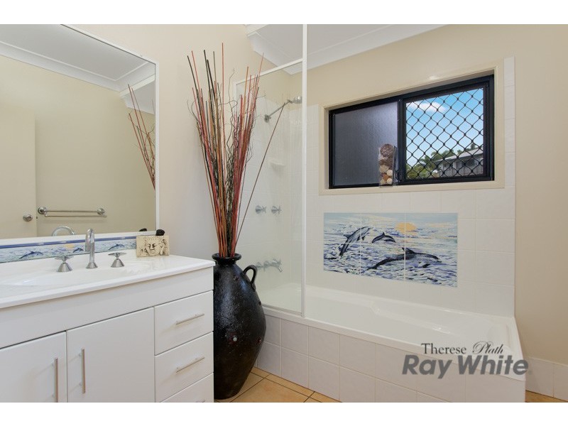 17 Guthrie Close, Bentley Park QLD 4869