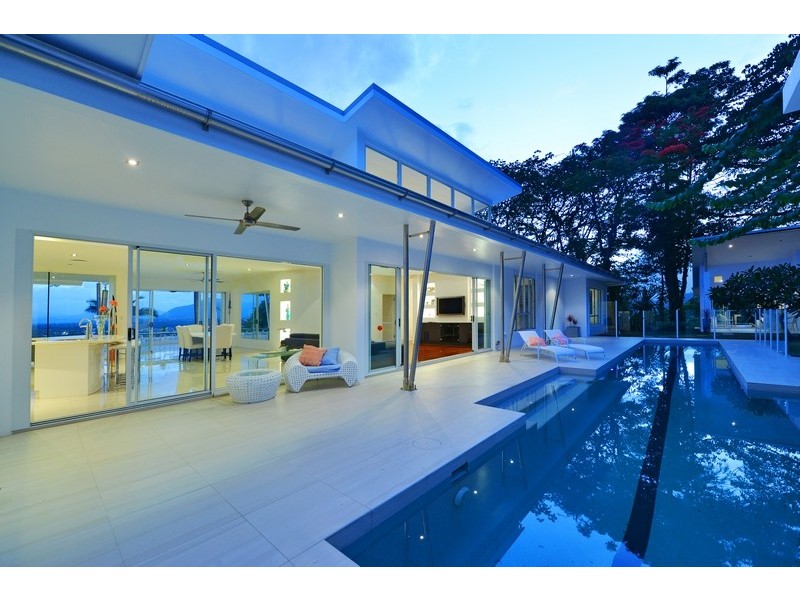 8 Woodlands Avenue, Edge Hill QLD 4870