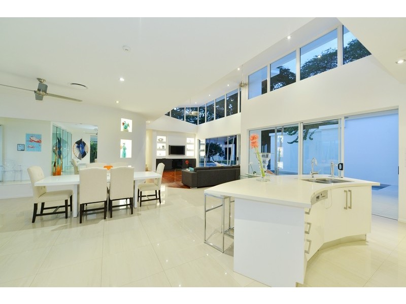 8 Woodlands Avenue, Edge Hill QLD 4870