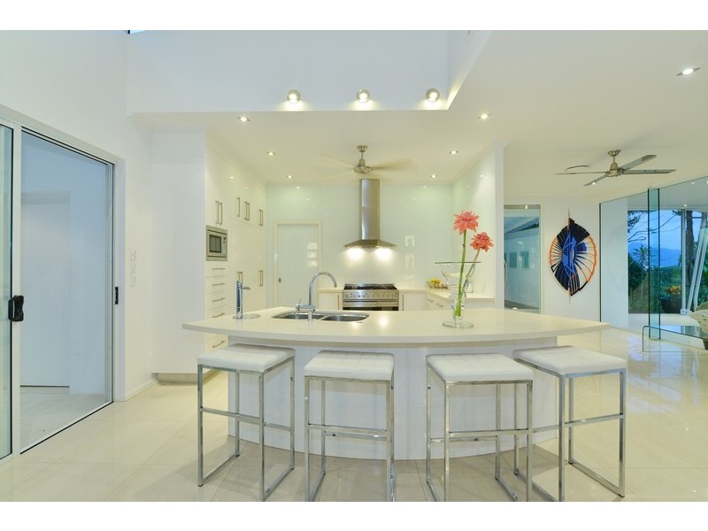 8 Woodlands Avenue, Edge Hill QLD 4870