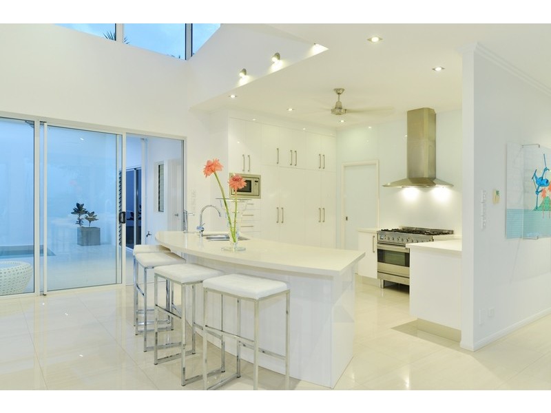 8 Woodlands Avenue, Edge Hill QLD 4870