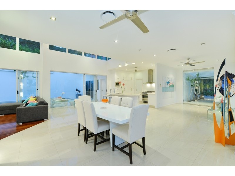 8 Woodlands Avenue, Edge Hill QLD 4870