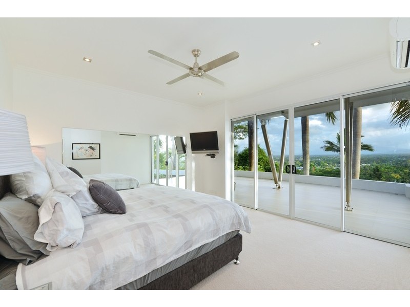 8 Woodlands Avenue, Edge Hill QLD 4870