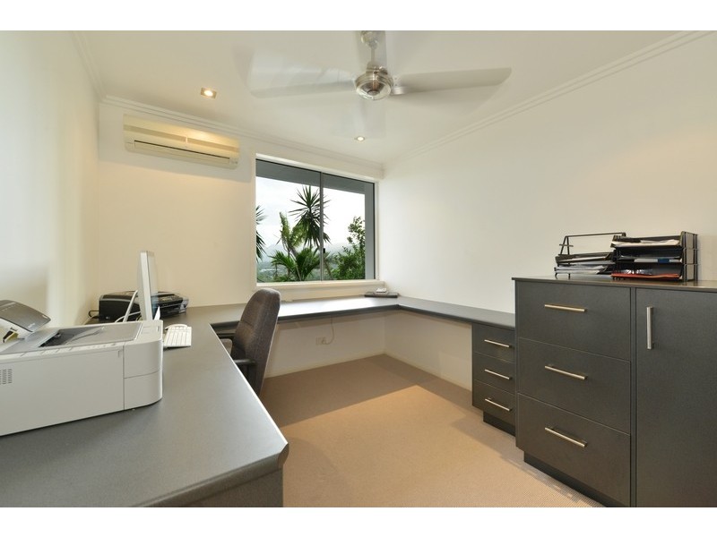 8 Woodlands Avenue, Edge Hill QLD 4870