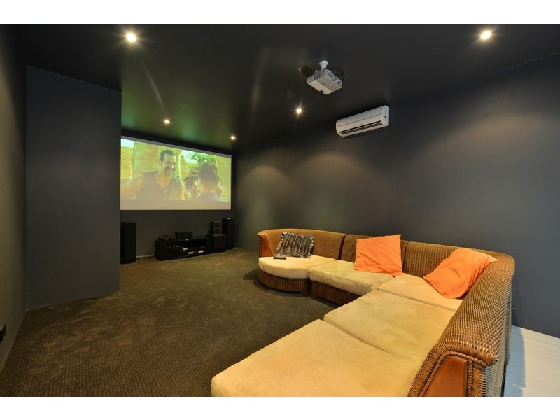 8 Woodlands Avenue, Edge Hill QLD 4870