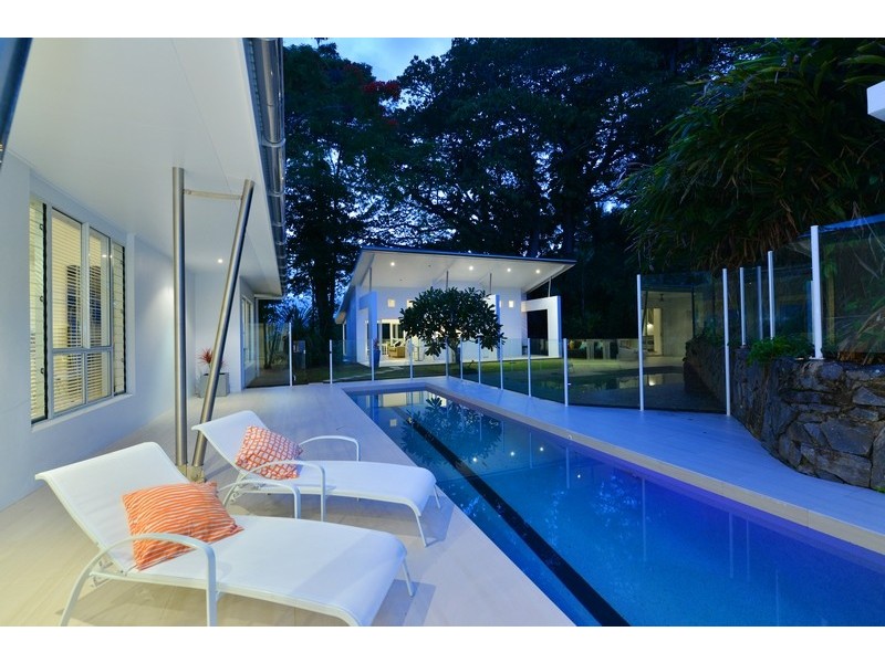 8 Woodlands Avenue, Edge Hill QLD 4870