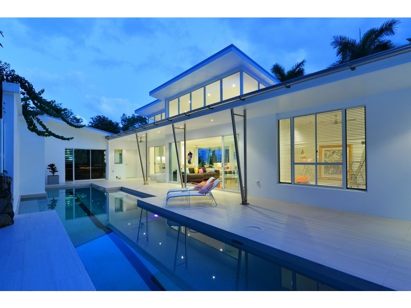 8 Woodlands Avenue, Edge Hill QLD 4870