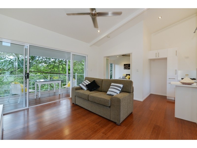 8 Woodlands Avenue, Edge Hill QLD 4870