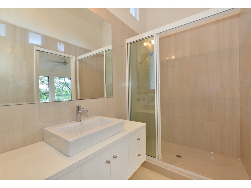 8 Woodlands Avenue, Edge Hill QLD 4870