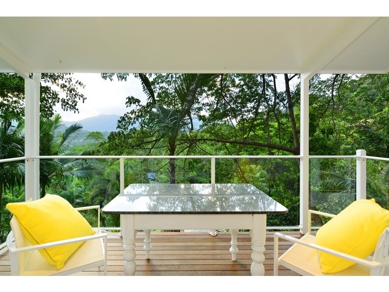 8 Woodlands Avenue, Edge Hill QLD 4870