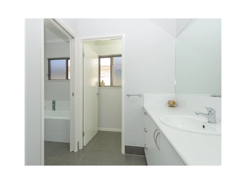 3 Frank Street, Redlynch QLD 4870