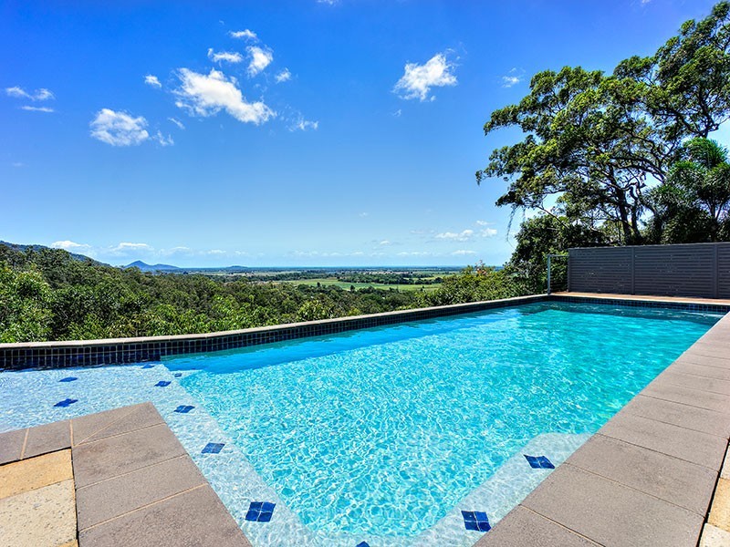 15 Alstonia Close, Redlynch QLD 4870