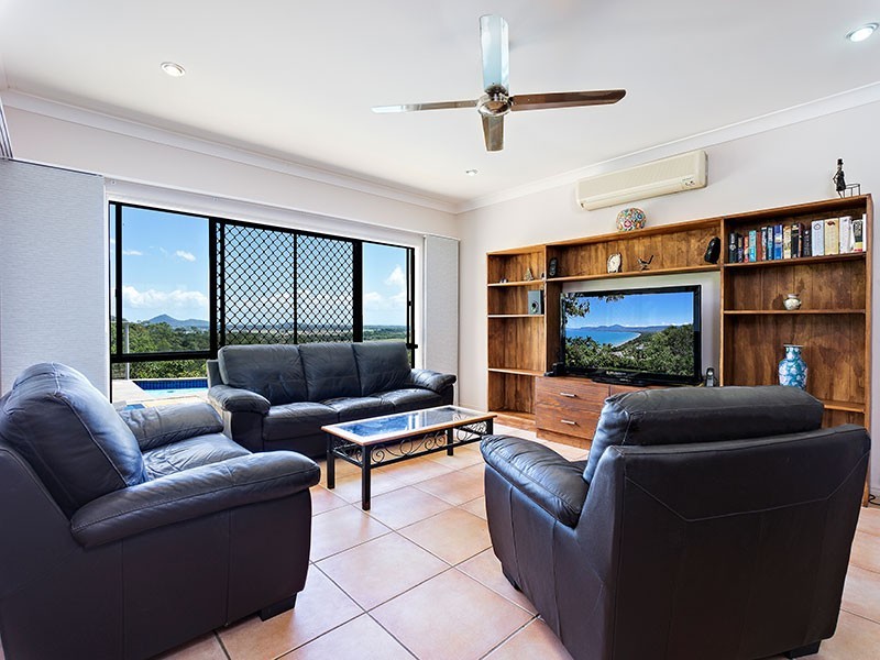 15 Alstonia Close, Redlynch QLD 4870