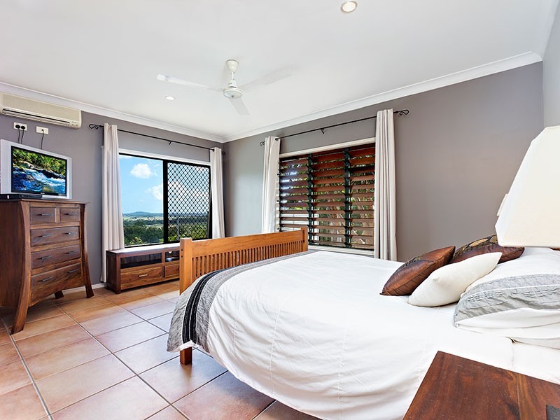 15 Alstonia Close, Redlynch QLD 4870