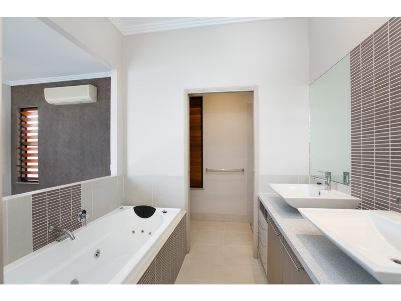 20 Capricorn Street, Bentley Park QLD 4869
