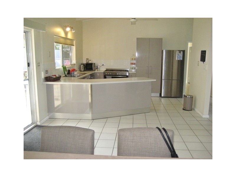 1 Fraser Close, Kanimbla QLD 4870