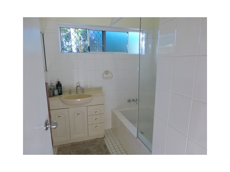 1 Fraser Close, Kanimbla QLD 4870