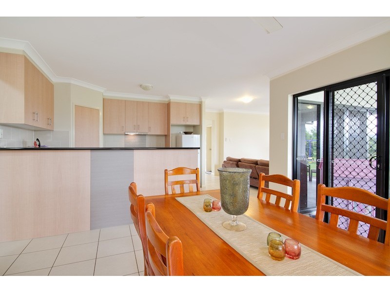 33 Fitzmaurice Drive, Bentley Park QLD 4869