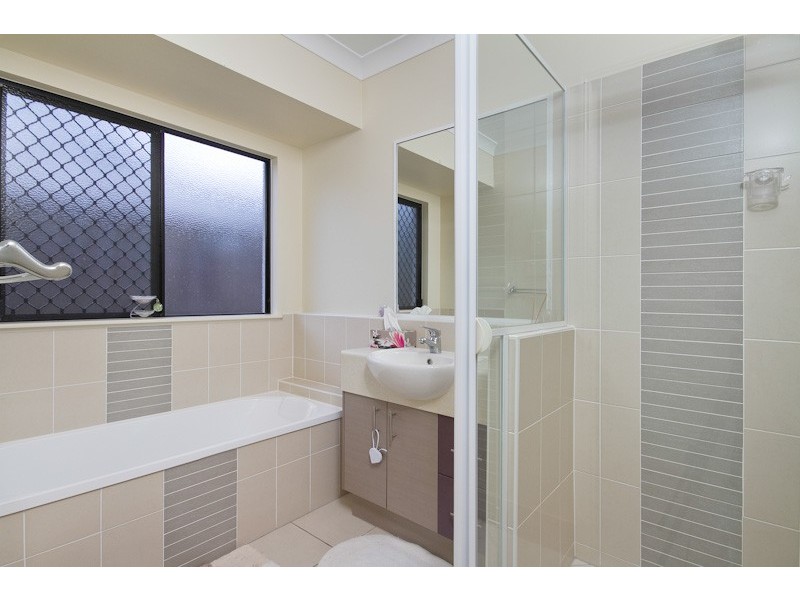 33 Fitzmaurice Drive, Bentley Park QLD 4869