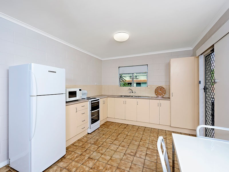 4/281 Lake Street, Cairns North QLD 4870