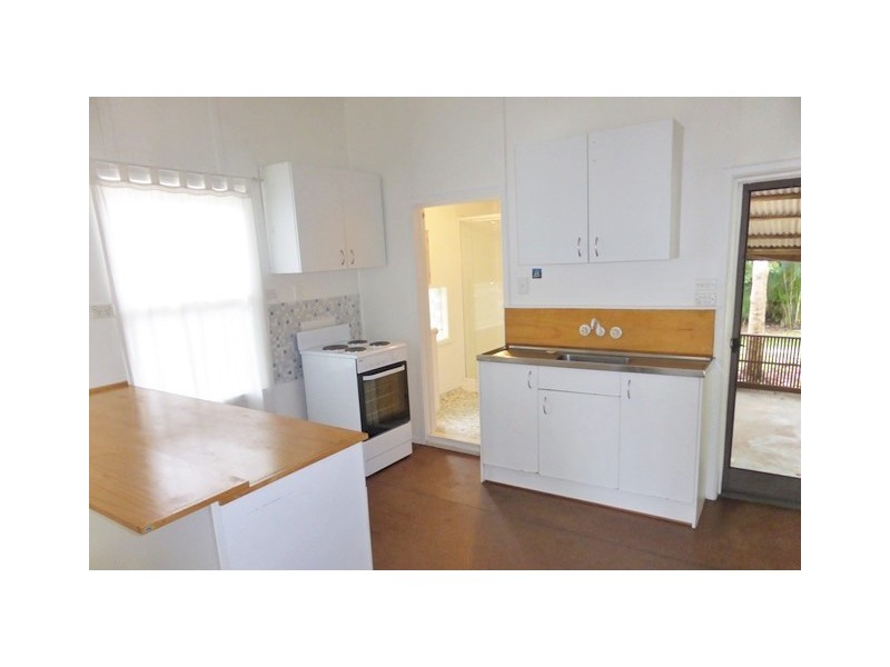 7 Arnold Street, Machans Beach QLD 4878