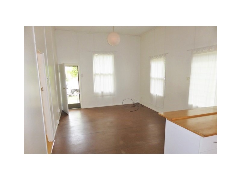 7 Arnold Street, Machans Beach QLD 4878