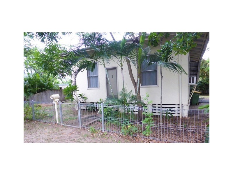 7 Arnold Street, Machans Beach QLD 4878