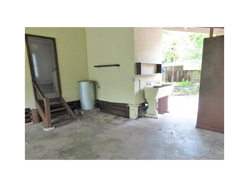 7 Arnold Street, Machans Beach QLD 4878