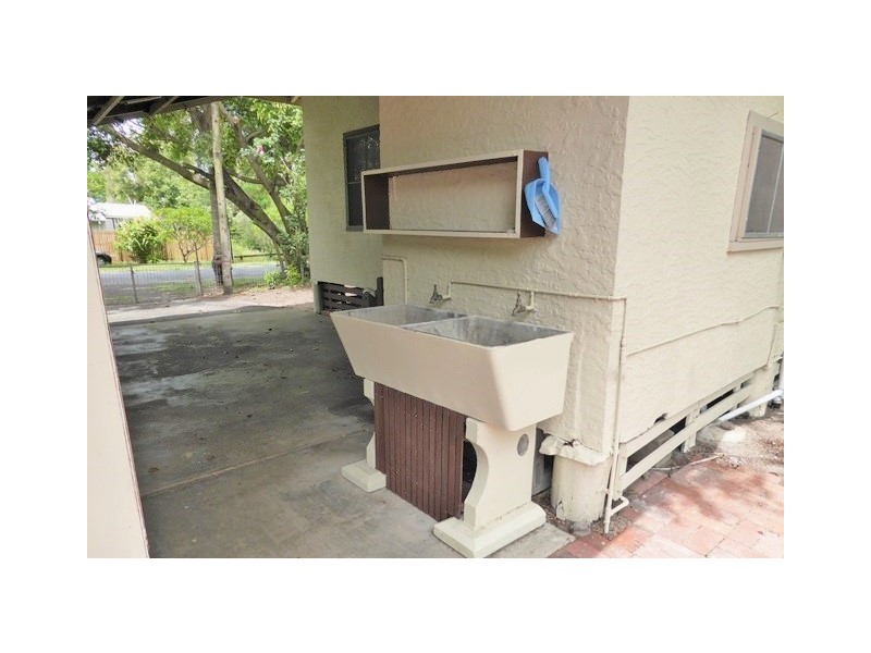 7 Arnold Street, Machans Beach QLD 4878