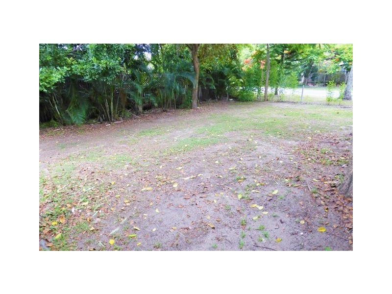 7 Arnold Street, Machans Beach QLD 4878