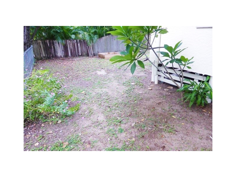 7 Arnold Street, Machans Beach QLD 4878