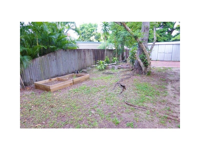 7 Arnold Street, Machans Beach QLD 4878