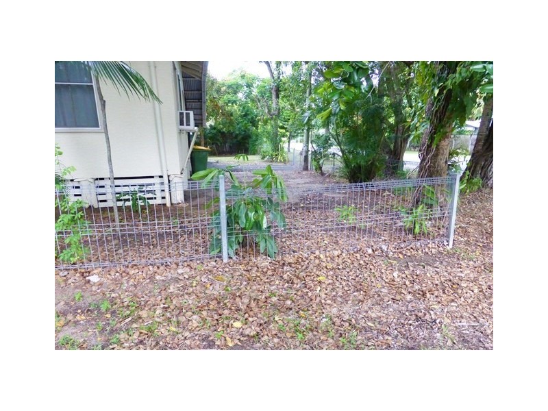 7 Arnold Street, Machans Beach QLD 4878