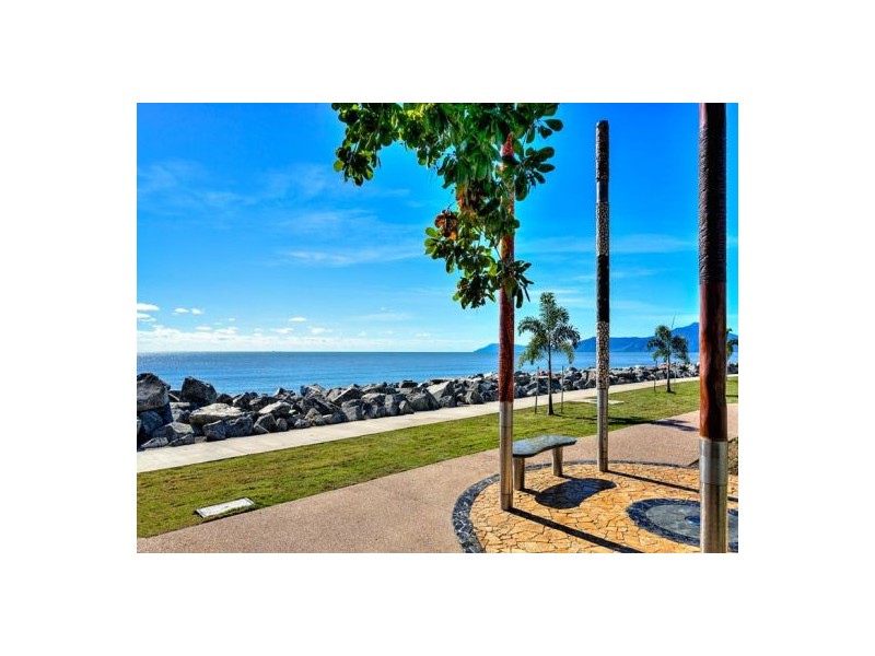 7 Arnold Street, Machans Beach QLD 4878