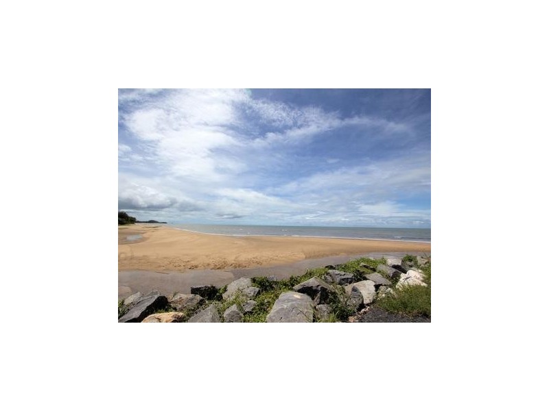 7 Arnold Street, Machans Beach QLD 4878