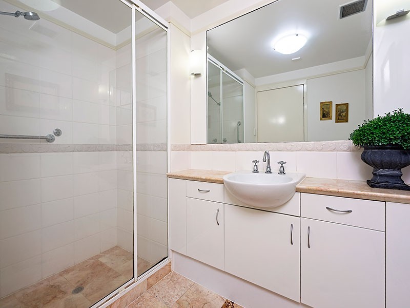 2/73 Spence Street, Cairns City QLD 4870