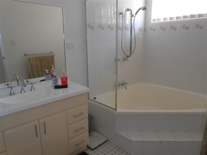 Mooroobool QLD 4870