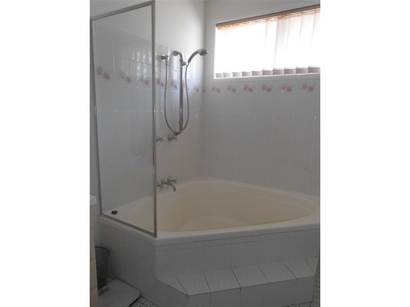 Mooroobool QLD 4870