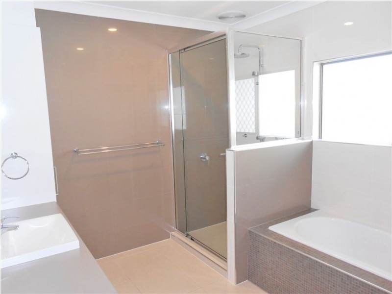 Westcourt QLD 4870
