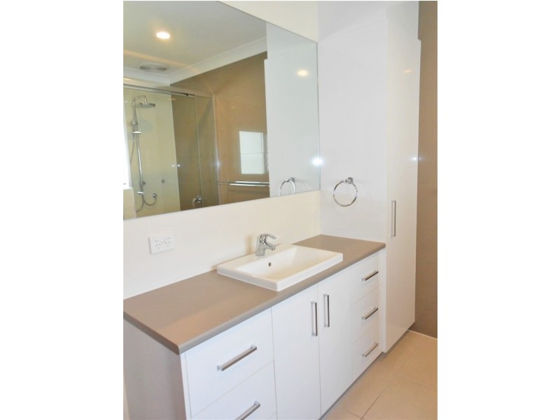 Westcourt QLD 4870