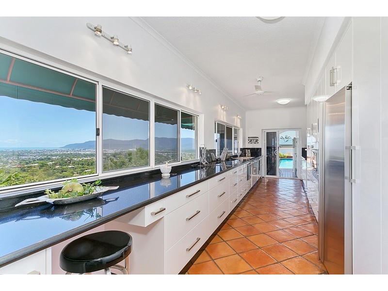 9-11 Hilltop Close, Bayview Heights QLD 4868