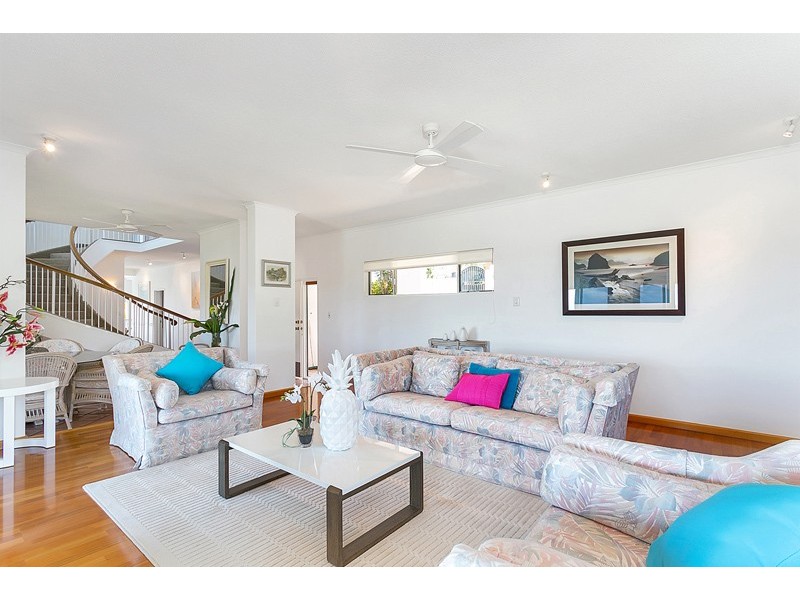 9-11 Hilltop Close, Bayview Heights QLD 4868