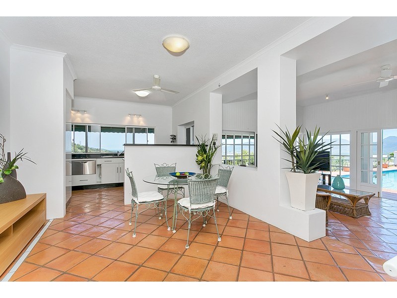 9-11 Hilltop Close, Bayview Heights QLD 4868