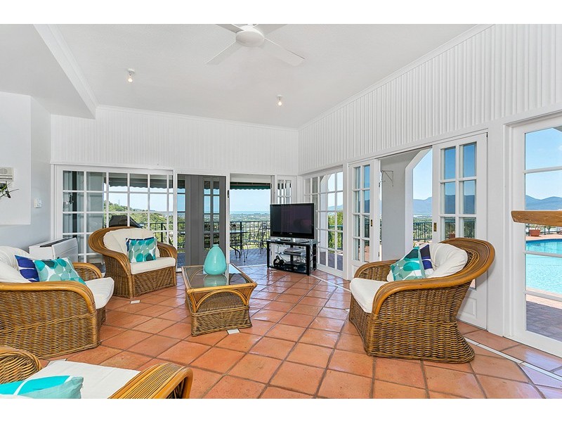 9-11 Hilltop Close, Bayview Heights QLD 4868