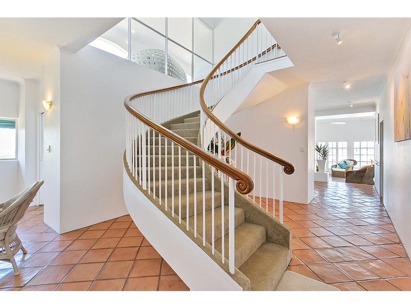 9-11 Hilltop Close, Bayview Heights QLD 4868