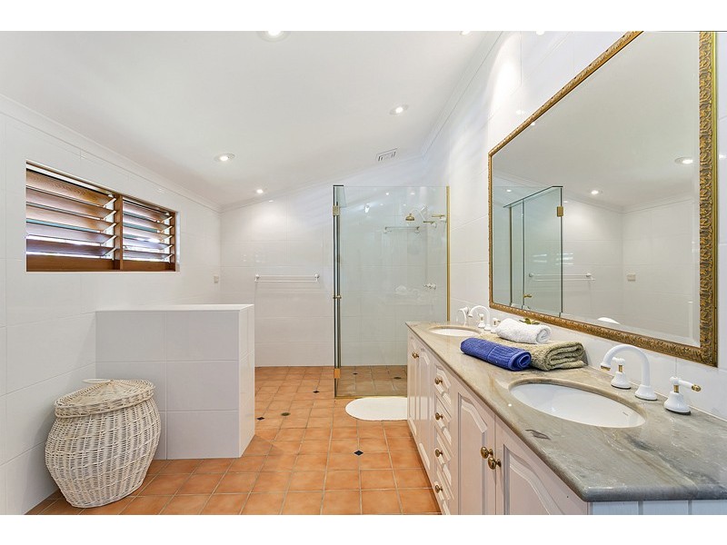 9-11 Hilltop Close, Bayview Heights QLD 4868