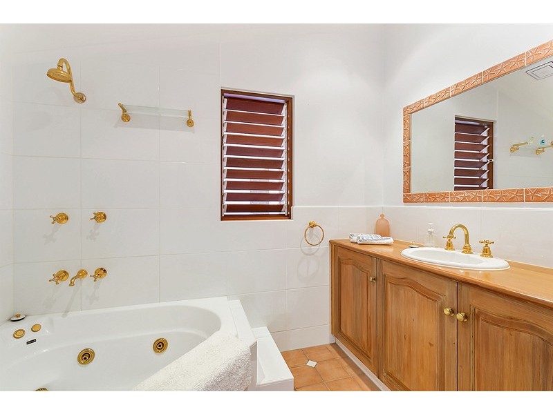 9-11 Hilltop Close, Bayview Heights QLD 4868