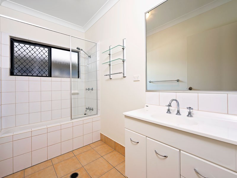 3 Coccoloba Close, Redlynch QLD 4870