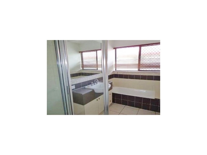 12 Picnic Street, White Rock QLD 4868