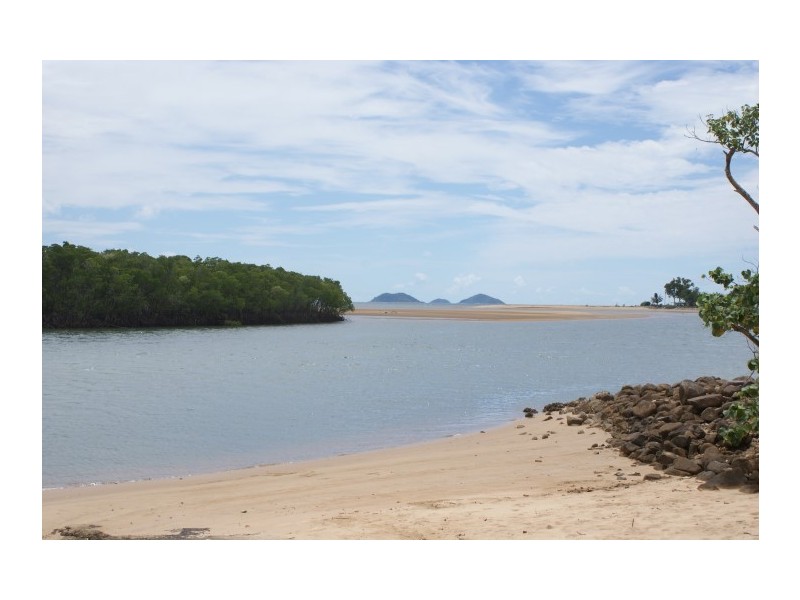 29 Luff Street, Hull Heads QLD 4854